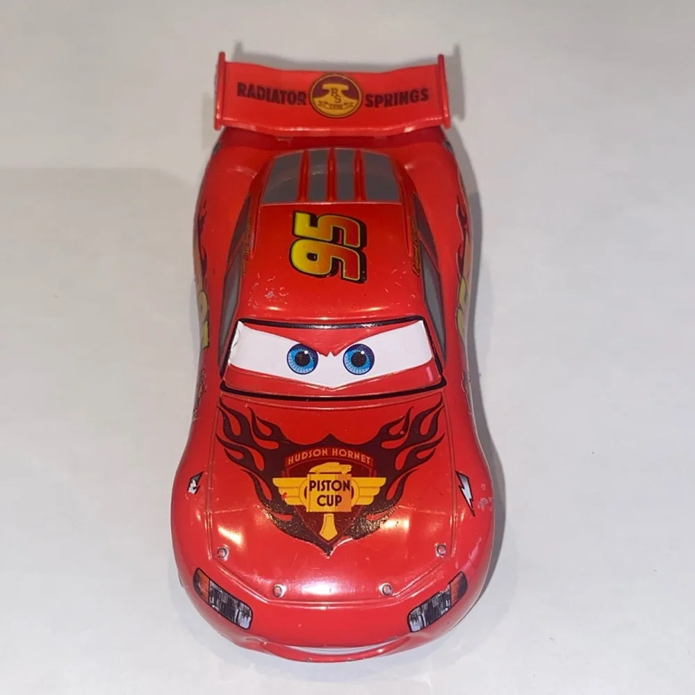 Disney Cars Diecast Lightning McQueen Piston Cup Car